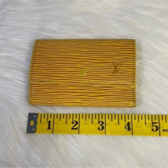 LOUIS VUITTON epi leather 6 key holder in mustard - Picture 15 of 15